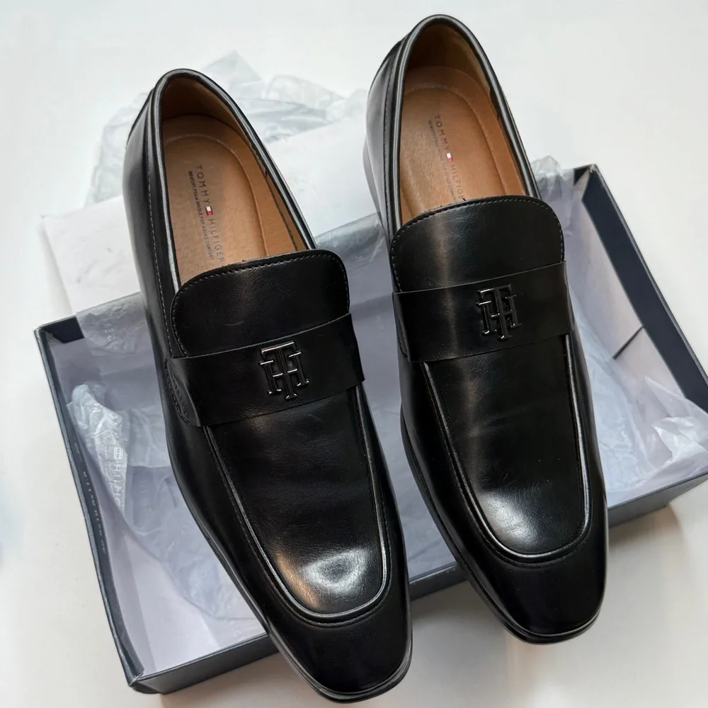 Tommy Hilfiger Men's Sawlin Logo Embellished Dress Loafers- Size 8.5M